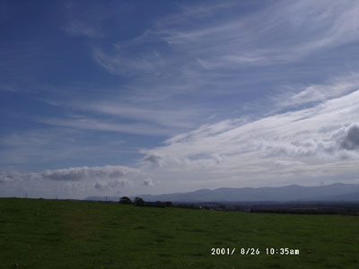 Retreating frontal edge: View from Gaerwen looking towards E Snowdonia Mountains at 0935 GMT on 26 August 2001. Photo © D Perkins