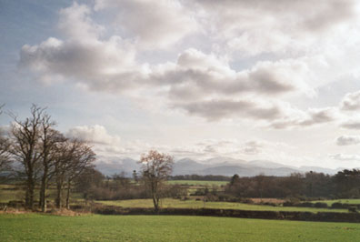 View from Llandsadwrn towards Snowdonia at 1415 GMT on 8 Feb 2001: Photo © D Perkins.
