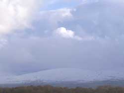 Snow showers across the Carneddau Mountains on the afternoon of 19 November 2004. Click to see larger image. 
