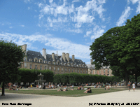 Parisiens cooling off in Le Place des Vosges.