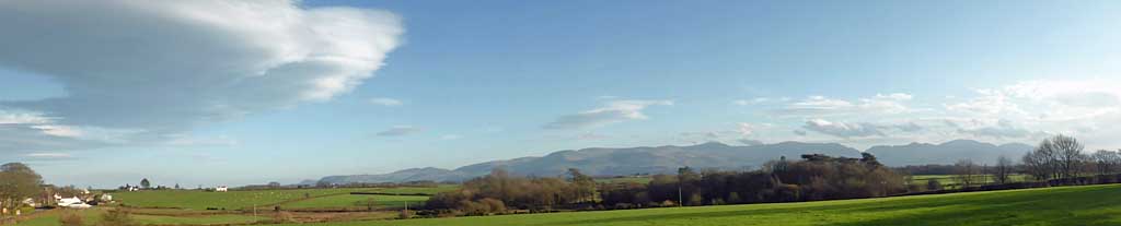 Lee waves and view towards Llanfairfechan near the time of the Fohn-like event.