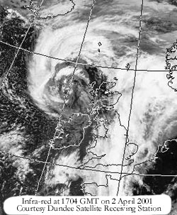 Infra-red at 1704 GMT on 2 Apr 2001; Image courtesy of University of Dundee, Scotland.