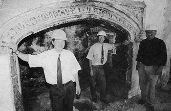 John Dimbylow, Mike Yates a Mike Garner ar Hafoty, Llansadwrn, Ynys M&ocirc;n.